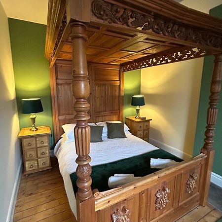 The Buxton Retreat A Luxurious 3-Storey Townhouse With Four Poster Bed And Double Jacuzzi Bath" Exteriör bild
