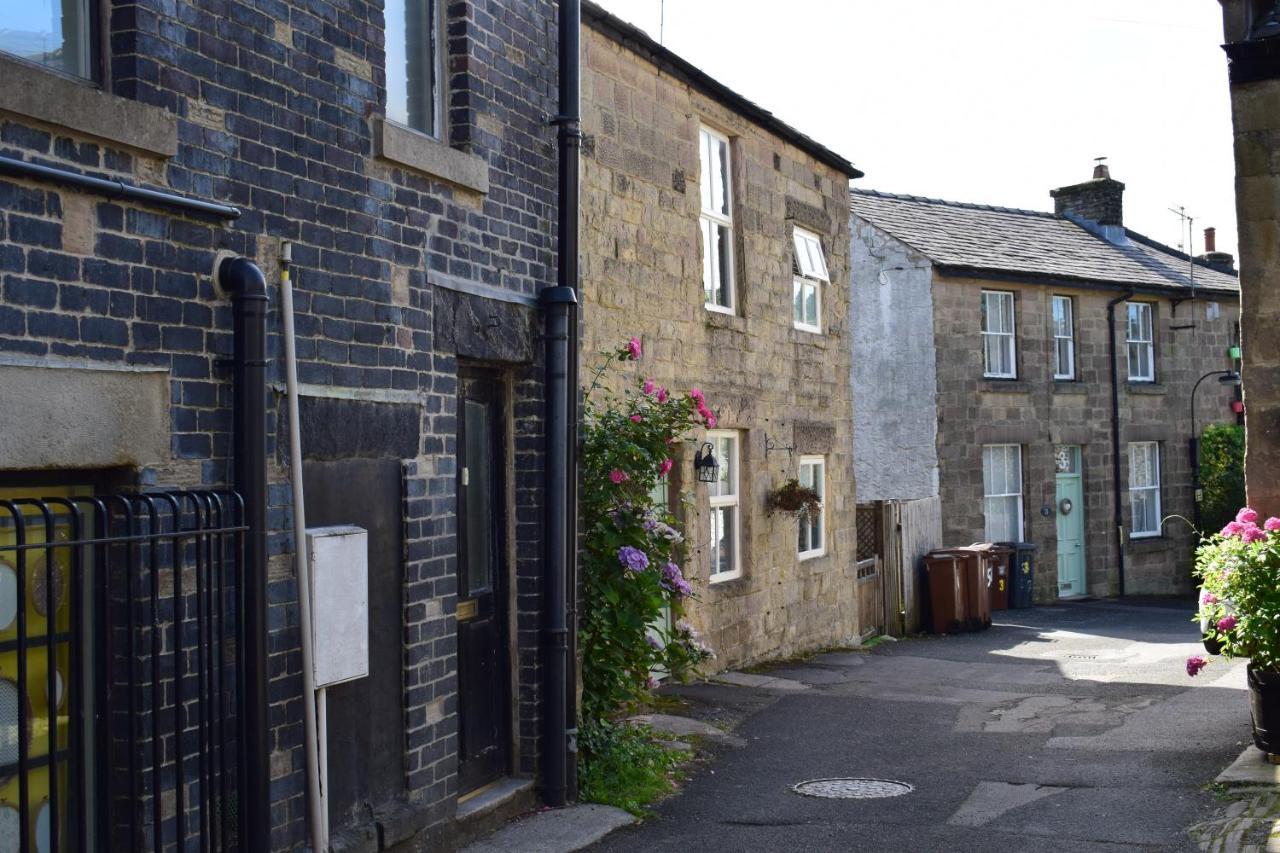 The Buxton Retreat A Luxurious 3-Storey Townhouse With Four Poster Bed And Double Jacuzzi Bath" Exteriör bild