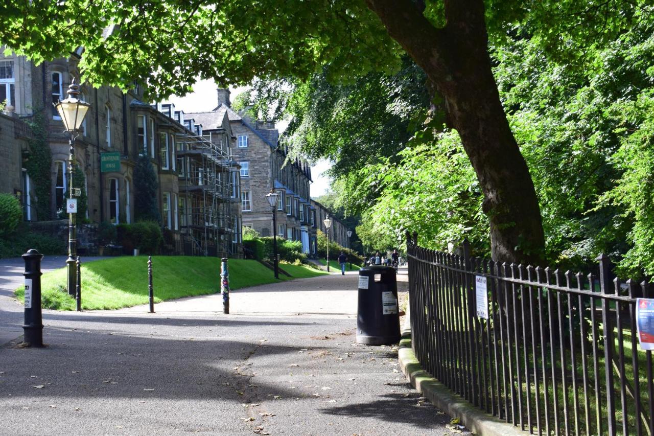 The Buxton Retreat A Luxurious 3-Storey Townhouse With Four Poster Bed And Double Jacuzzi Bath" Exteriör bild
