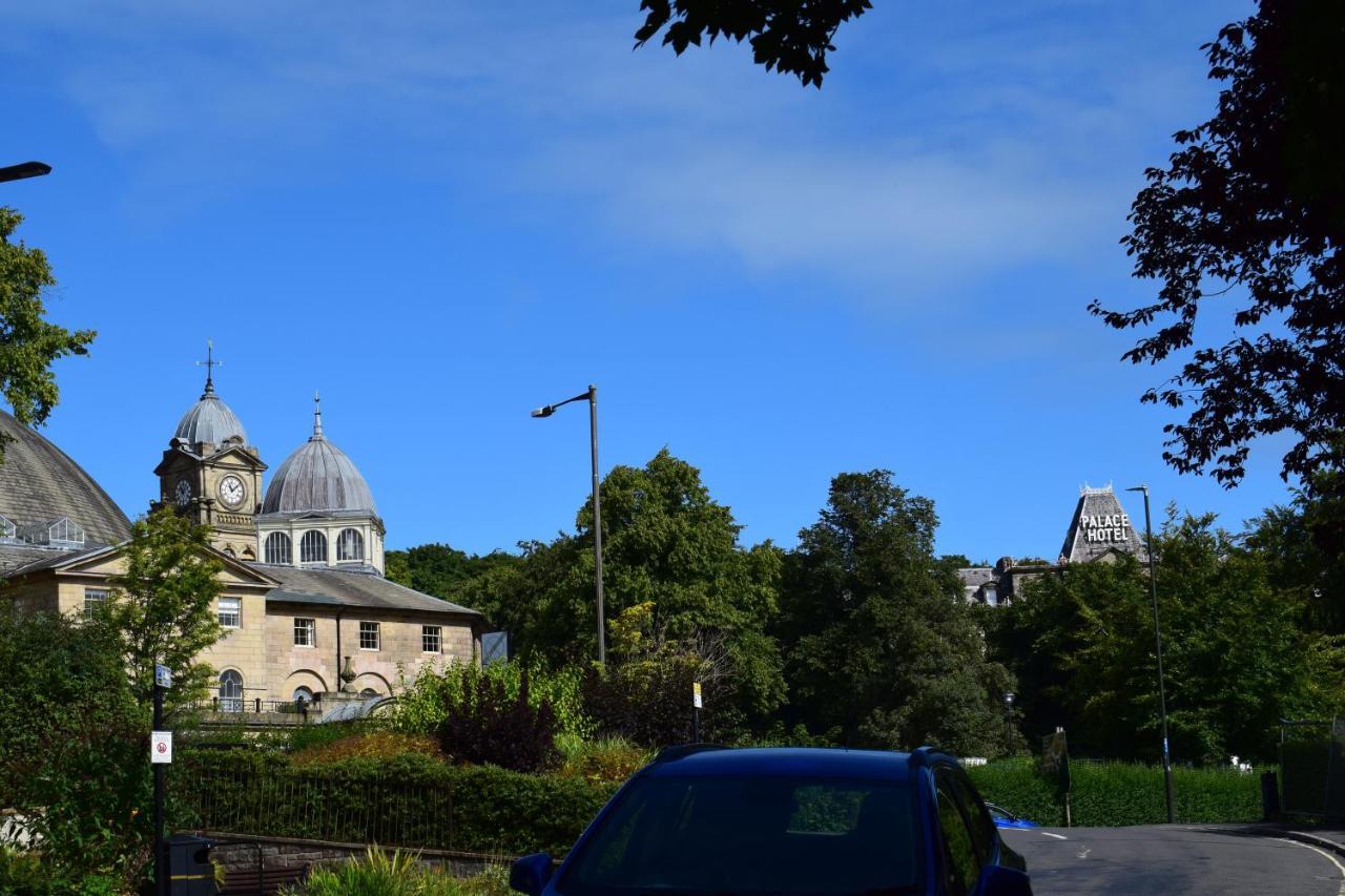 The Buxton Retreat A Luxurious 3-Storey Townhouse With Four Poster Bed And Double Jacuzzi Bath" Exteriör bild
