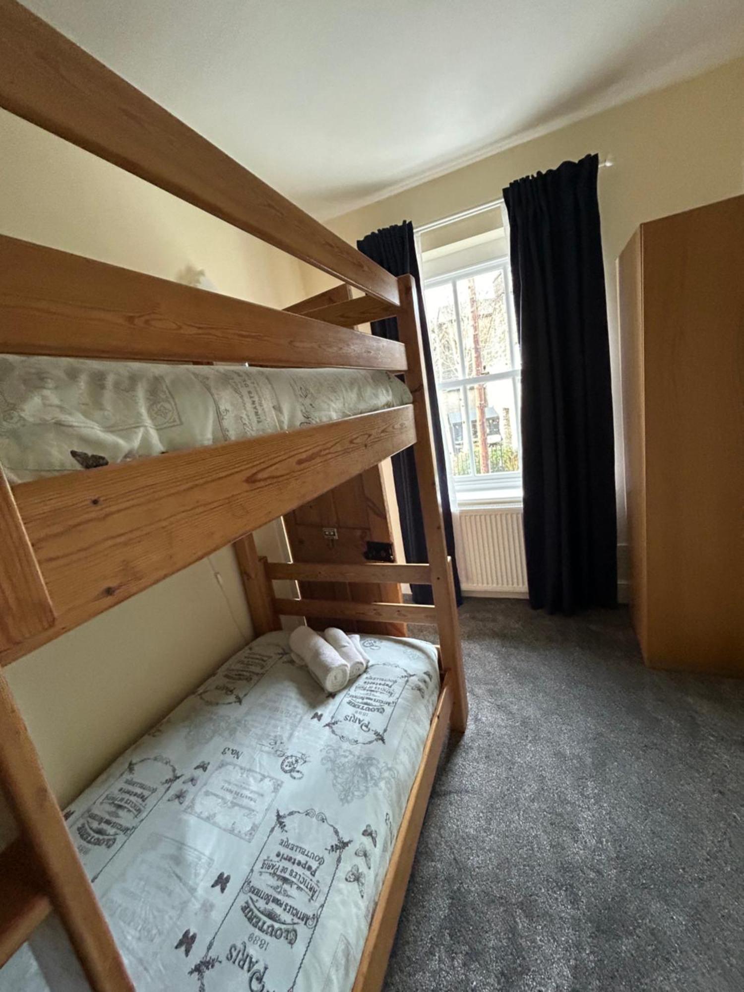 The Buxton Retreat A Luxurious 3-Storey Townhouse With Four Poster Bed And Double Jacuzzi Bath" Exteriör bild