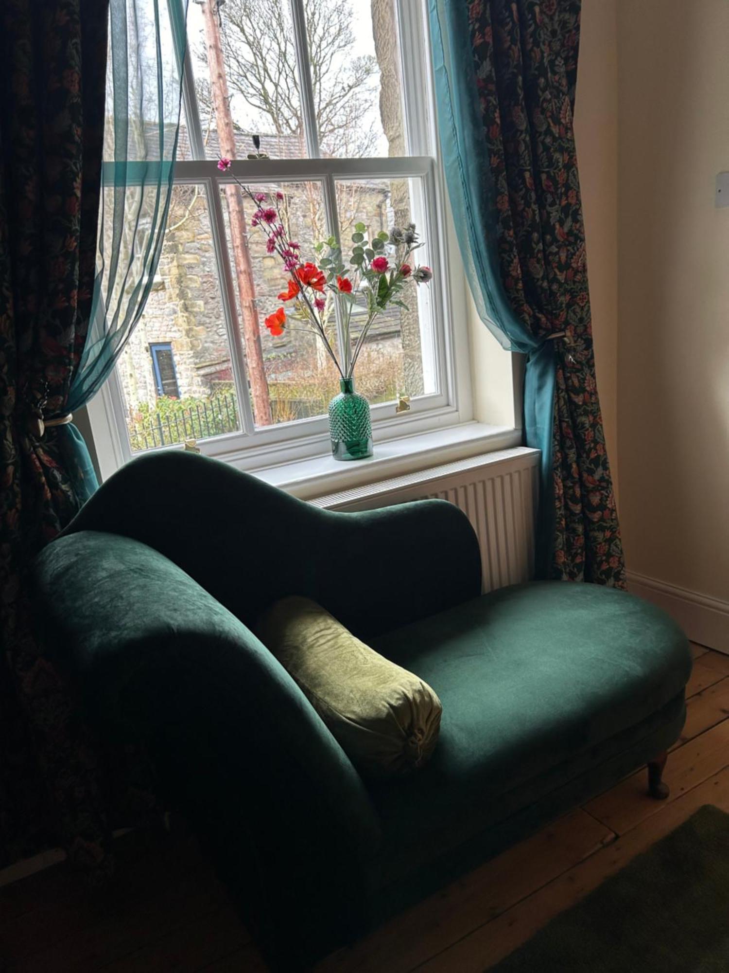The Buxton Retreat A Luxurious 3-Storey Townhouse With Four Poster Bed And Double Jacuzzi Bath" Exteriör bild