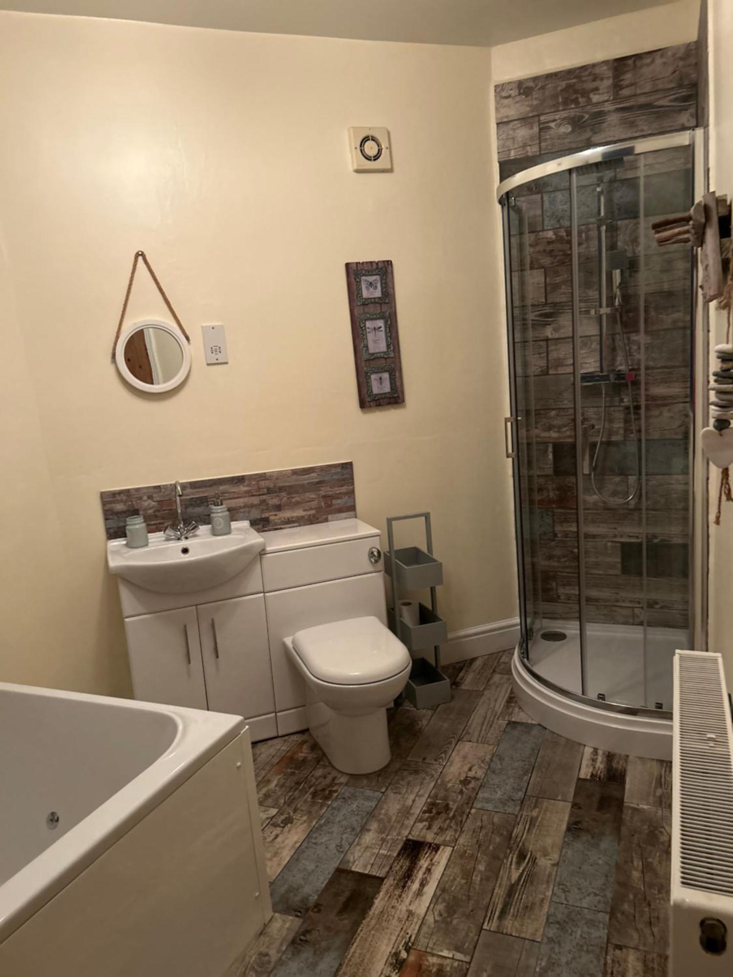 The Buxton Retreat A Luxurious 3-Storey Townhouse With Four Poster Bed And Double Jacuzzi Bath" Exteriör bild